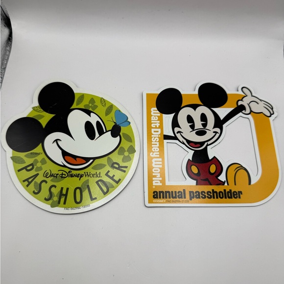Authentic Walt Disney Flower & Garden Mickey Annual Passholder Magnet (2) Lot - Picture 2 of 5